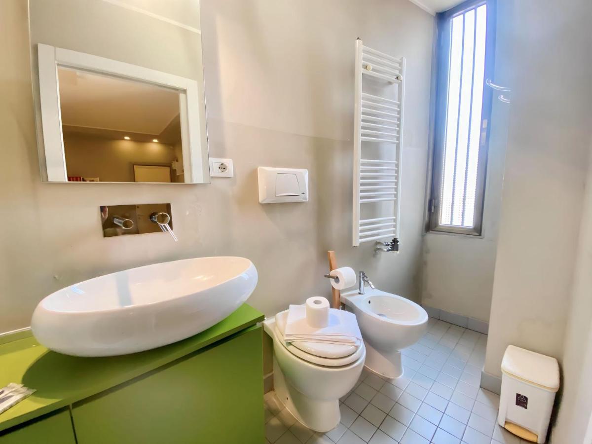 Viale Umbria Colorful And Cosy Studio Apartment Milan Bagian luar foto